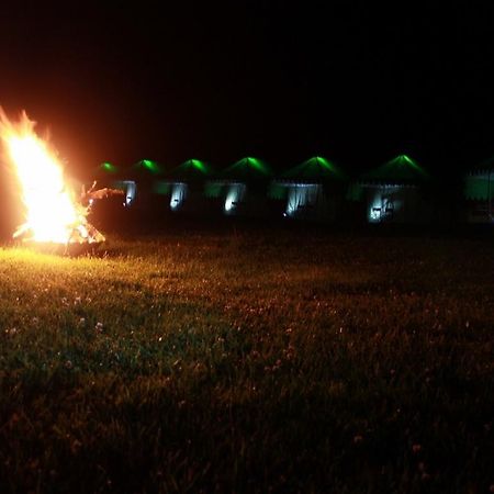 Derra Camp And Resort Jhajra Ngoại thất bức ảnh