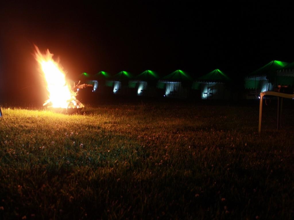 Derra Camp And Resort Jhajra Ngoại thất bức ảnh