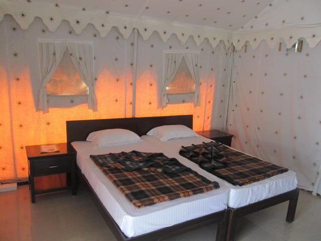 Derra Camp And Resort Jhajra Phòng bức ảnh